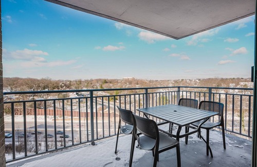 Bluemont Apartment | Blueground | Bluemont, pool, nr Arlington Cemetery