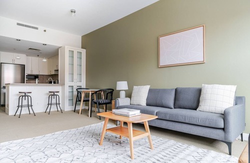 Penn Quarter Apartment | Blueground | Penn Quarter, pool & AC, nr museums