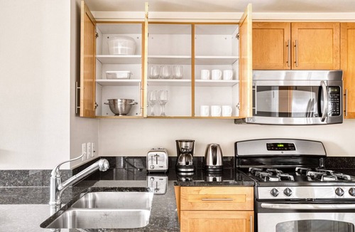 Aurora Highlands Apartment | Blueground | Pentagon City, rooftop, nr Arlington Cemetery