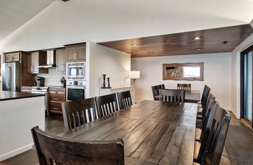 Gatlinburg - Pigeon Forge Cabin | Bluff Mountain Estate | Group Getaway, Epic Views, Pool