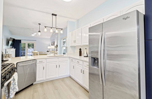 Bluffton House | Bluffton Park's own piece of Utopia, a charming single-level, 2-bedroom townhome