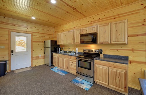 Draper Apartment | Boat, Fish, Swim! Draper Unit w/Lake-View Deck