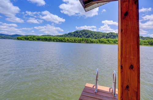Draper Apartment | Boat, Fish, Swim! Draper Unit w/Lake-View Deck