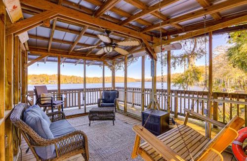 Chiefland House | Boathouse with Screened Porch Riverfront Escape!