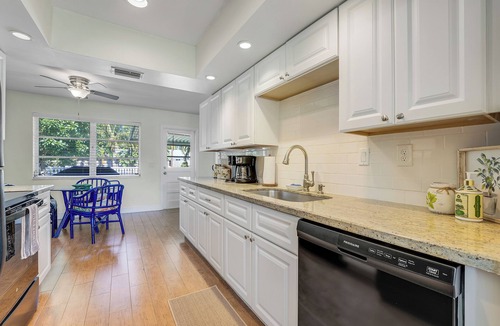 Riverside House | Boho Beach House - Minutes to Beaches & Local Delights!