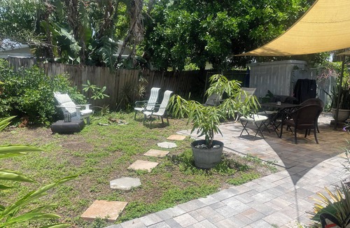 Disston Heights Apartment | Boho Chic 1BR apt with hot tub, yard and BBQ near beach & downtown St. Pete