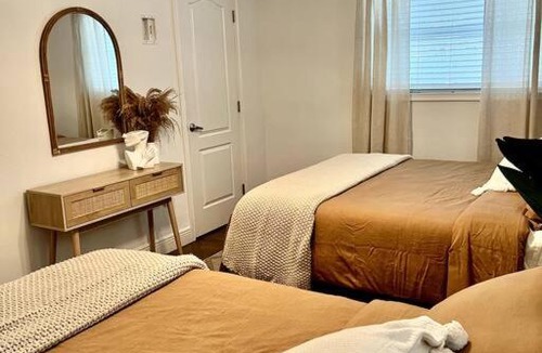 Bayshore Gardens House | Boho House with heated Pool and Spa