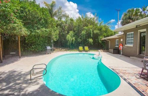 Virginia Park House | Boho Vibes- private pool- 10 min to Raymond James