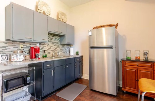 New Albany House | Book a date on State Street