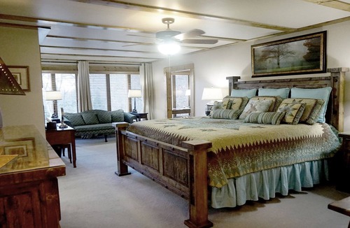 Maggie Valley Cabin | Book Now for 2026~ Luxury Lodge ~ Creek & Mountain View