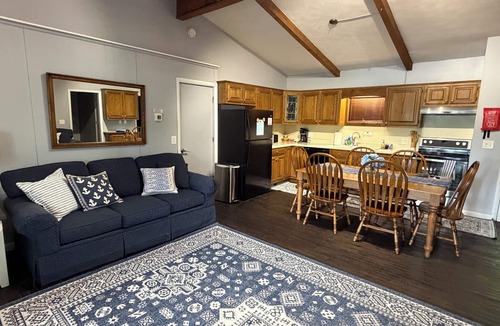 Hiawassee Hotel | Boundary Waters Resort & Marina