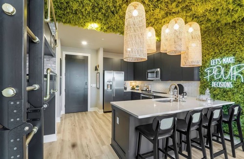 Nashville Condo | Bourbon & Broadway - Luxury Living 1.3 miles to Broadway, Brand New, 6 Beds!