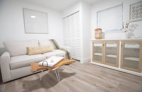 Lantana Apartment | Boutique Beach Bungalow in Lantana sleeps 3 Guests