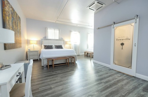 Seneca Bed & Breakfast | Boutique hotel in historic downtown Seneca. Room#1, Q/K combo.