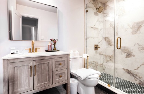 Downtown Charleston Hotel | Boutique Luxury Apt Marion Sq Downtown | 360 King