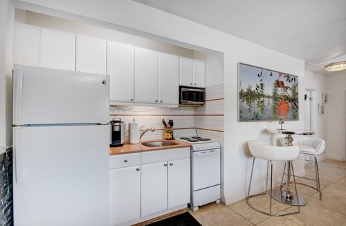 Ocean Ridge Apartment | Boutique Style Apartment with Pool 200 meters from the beach
