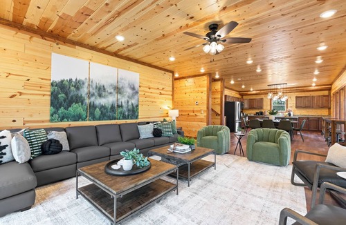 Seymour Cabin | Brand New Greenleaf Lodge ~Indoor Pool ~ Hot Tub