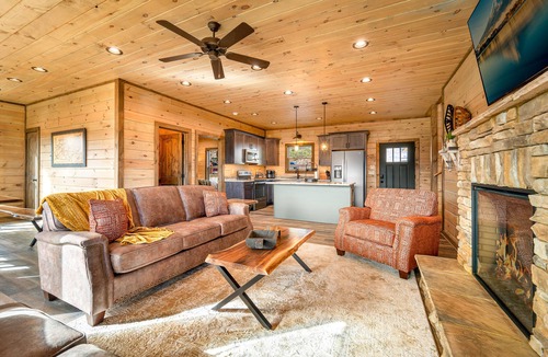 Sevierville Cabin | BRAND NEW Huge Indoor Pool - Epic Starlight Theater - Premier Mountain Views!