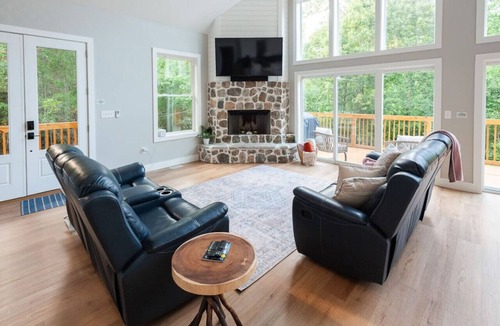 Seneca House | Brand New Keowee Cottage w/Dock!