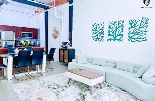 Downtown Memphis Apartment | BRAND NEW Modern 1BD Loft in Downtown with free parking