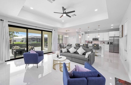 San Carlos Park House | Brand New Vacation Home