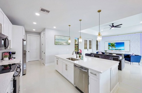 San Carlos Park House | Brand New Vacation Home