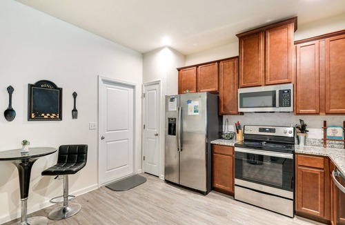 Seffner Community Alliance House | Brandon Duplex w/Screened-In Porch & Pool Table!
