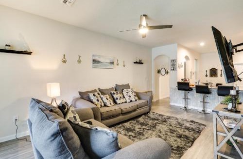 Seffner Community Alliance House | Brandon Duplex with Screened-In Porch and Pool Table!
