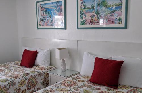 Lauderdale-by-the-Sea Hotel | Breakaway Inn Guest House