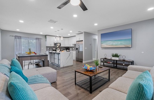 Terrace Park House | Breathtaking & Renovated Tampa Heated Pool House