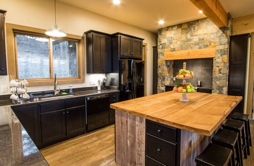 Sevierville Cabin | BREATHTAKING Views !/6 Private King Suites/Handicap Friendly/Firepit/Theater