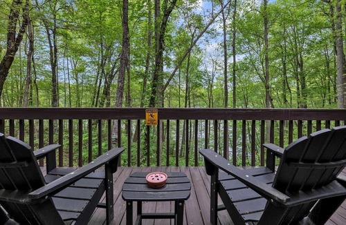 Unaka Cabin | Breathtaking Wooden Cabin with Hot-tub in Murphy, North Carolina