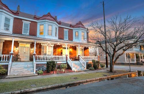Dixon Park Apartment | Brick & Bloom Veranda by Lucky Savannah