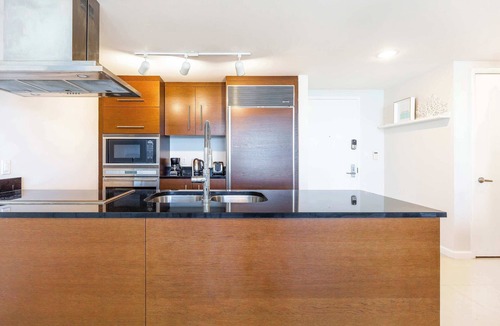 Downtown Miami Apartment | Brickell Center Access | Designer Suite
