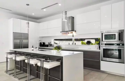 The Roads House | Brickell Luxury Miami Home, Rooftop Pool, Grill, City Views & Mins to Beaches