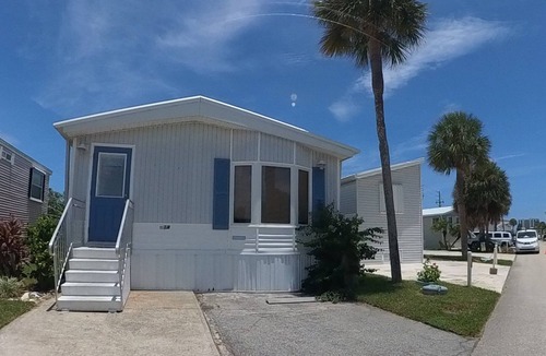 Nettles Island House | Bright 2 bedroom, one bath vacation home