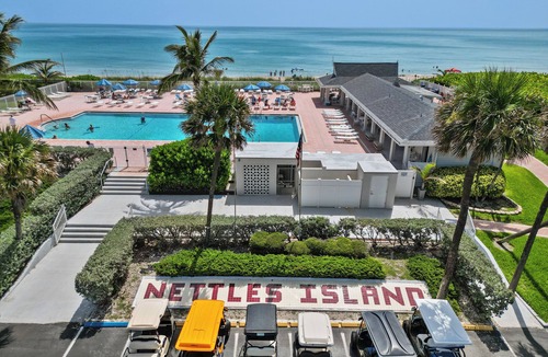 Nettles Island House | Bright 2 bedroom, one bath vacation home