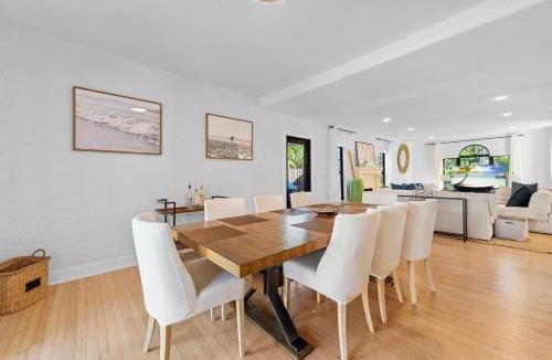 Old Northwood House | Bright 4-Bedroom Retreat with Pool and Guest Suite