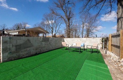 Northside District Apartment | Bright & Beautifully Renovated Duplex Unit A !- 7 Minutes to Downtown