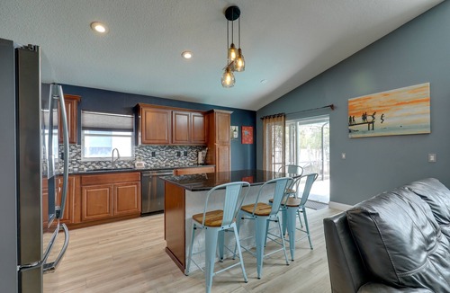 Lakeview Village House | Bright Getaway w/Ski Lake, 11 Miles to Dtwn Tampa