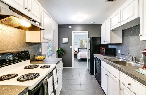 Lake Ridge Apartment | BRiGHT Lush 2BR/w Pool