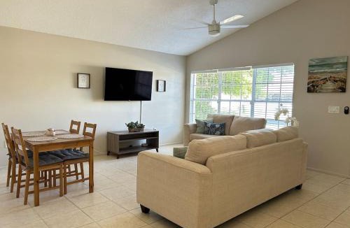 Park East House | Bright Private Room Ideal for Long or Short Stay Rm1 Shared home