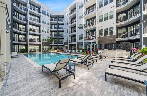 Tampa Apartment | Bright, Spacious 2BD in heart of Tampa | Free Prkg