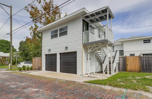 Historic Old Northeast Apartment | Bright St Petersburg Apartment, Walk to Downtown!