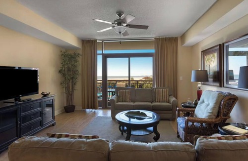 Windy Hill Hotel | Bright Villa | Resort Pools & Lazy River | Walk to Dining