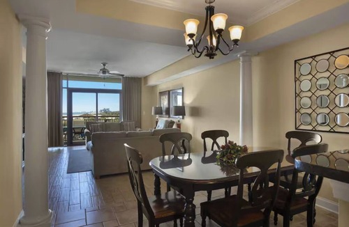 Windy Hill Hotel | Bright Villa | Resort Pools & Lazy River | Walk to Dining