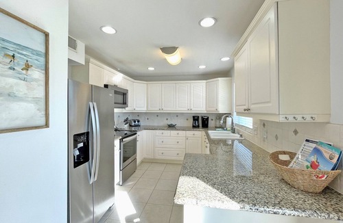 Toilla Segunda House | Bring and airy Beach Home Just One Block to Beach Access W/a Private Pool!