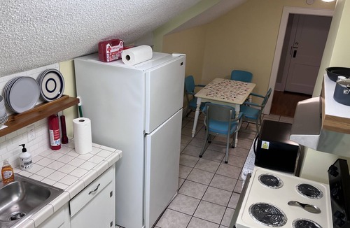Bristol Apartment | Bristol Short Stay for work, Nascar,Music, 1bdrm King size, Queen sleeper sofa.