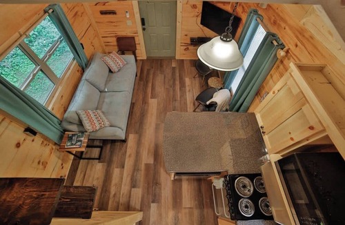 Lookout Valley Neighborhood Association Cabin | Bryce Cabin - Lookout Mtn Tiny Home with Swim Spa