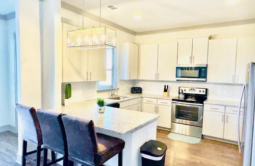 Lindbergh Apartment | Buckhead Oasis- Spacious, 2 bed, 2bath with Private Balcony